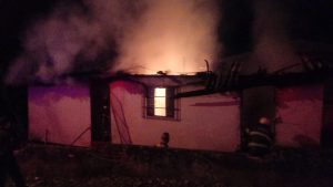 Homem é preso após agredir a mãe e incendiar residência no bairro Petrópolis