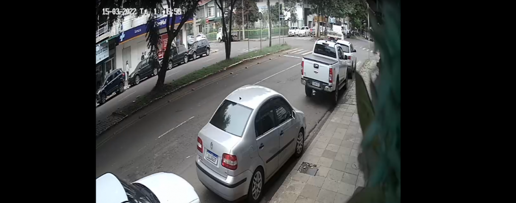 VÍDEO: imagens mostram exato momento do acidente que matou motoboy na Presidente Vargas