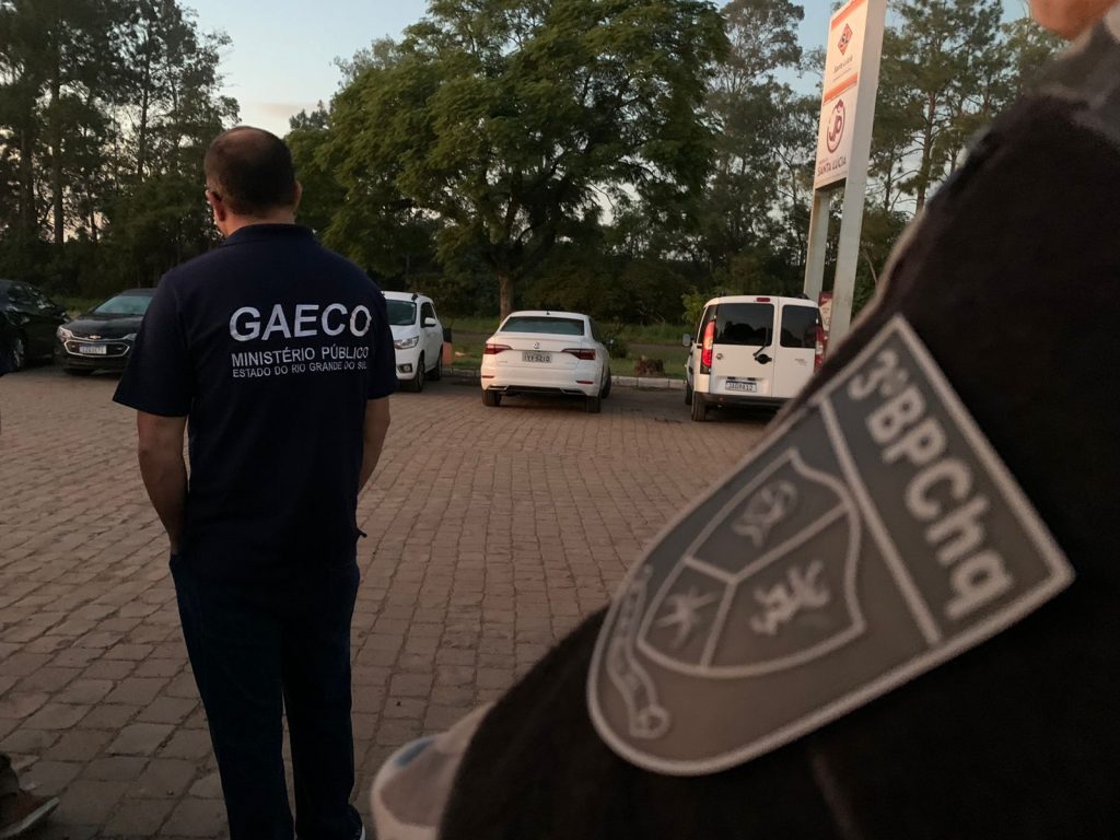 MP do Estado cumpre mandados contra crimes do poder público em Santa Bárbara do Sul