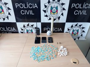 2° Delegacia de Polícia prende dois traficantes e quase mil comprimidos de ecstasy em Passo Fundo