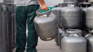 Gás de cozinha deve aumentar entre R$ 7 e R$ 10 em abril com unificação de ICMS
