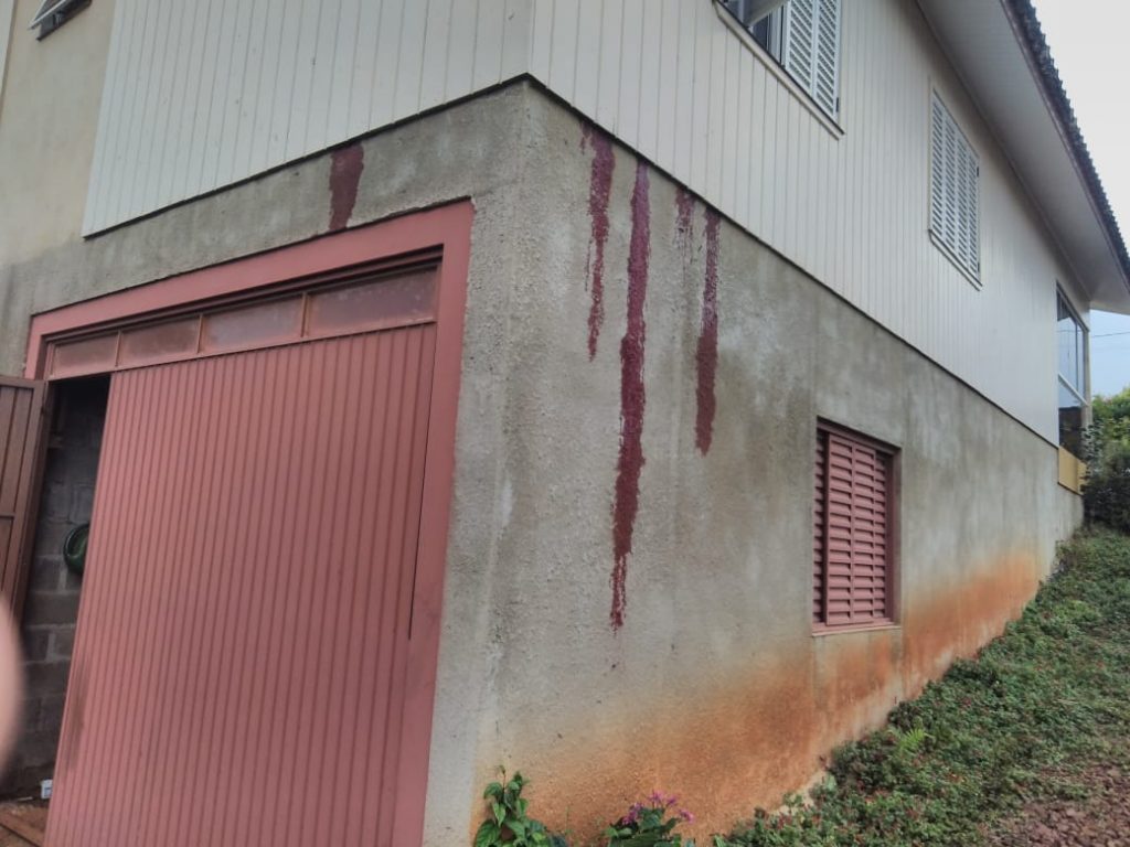 Pai, mãe e filha são encontrados mortos dentro de casa em Cruzaltense