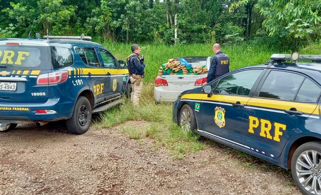 PRF apreende 60 quilos de maconha em carro que fugiu da abordagem em Passo Fundo