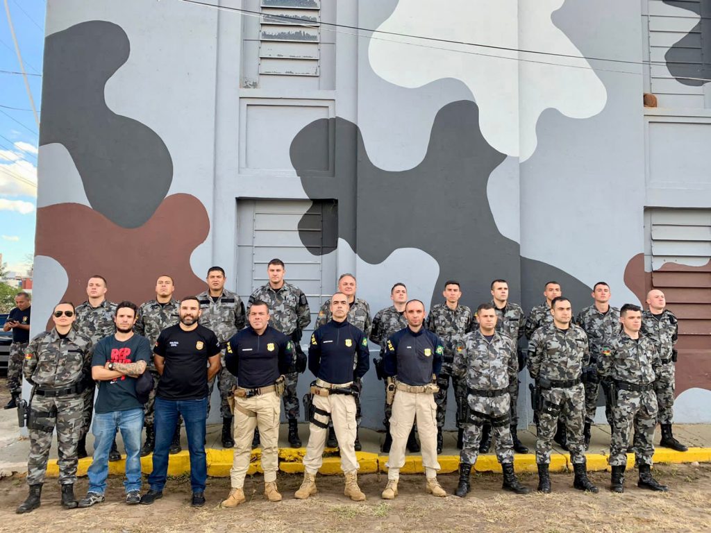 PRF promove instrução de enfrentamento ao tráfico de drogas e armas para BM e PC em Passo Fundo