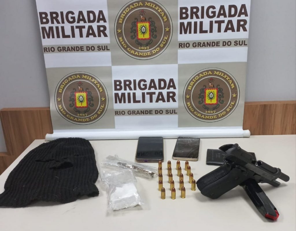 3°RPMon apreende adolescente de 17 anos com pistola, touca ninja e drogas em Marau