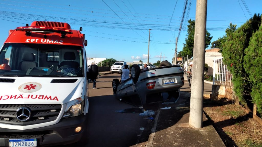 Invasão de preferencial resulta em capotamento no bairro Donária em PF