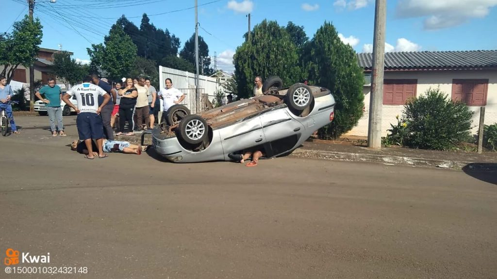 Invasão de preferencial resulta em capotamento no bairro Donária em PF