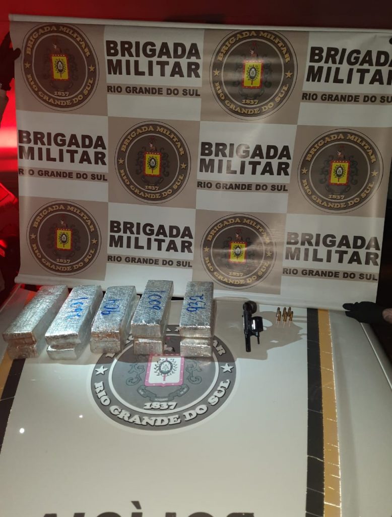 Brigada Militar prende traficante e apreende drogas e arma em Tapejara