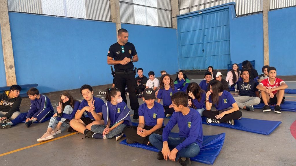 Polícia Civil bate "Papo de Responsa" com alunos de Passo Fundo