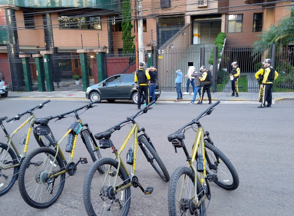 Bike Patrulha prende vigário do conto do bilhete no Centro de Passo Fundo