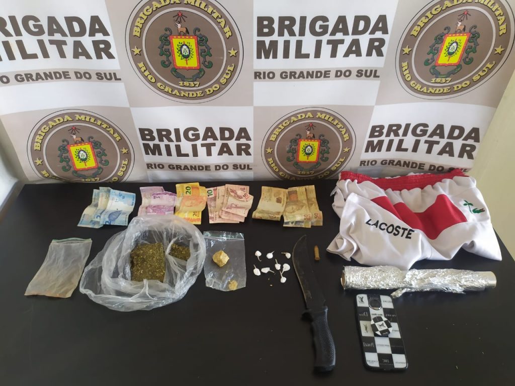 3°RPMon realiza prisão de três homens e apreensão de um adolescente por tráfico de drogas em Passo Fundo