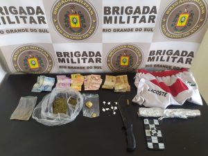 3°RPMon realiza prisão de três homens e apreensão de um adolescente por tráfico de drogas em Passo Fundo