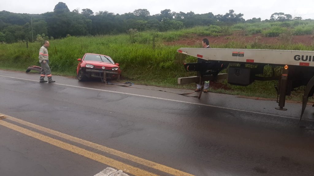 Veículo sai da pista após pneu estourar entre Passo Fundo e Coxilha