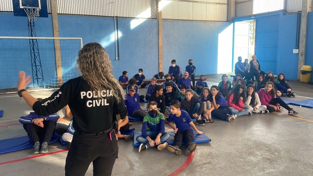 Polícia Civil bate "Papo de Responsa" com alunos de Passo Fundo