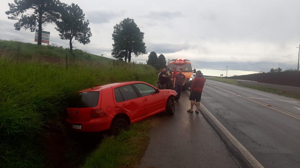 Veículo sai da pista após pneu estourar entre Passo Fundo e Coxilha
