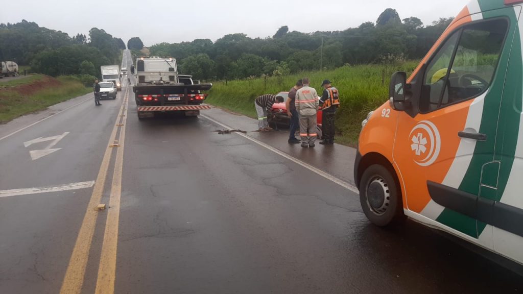 Veículo sai da pista após pneu estourar entre Passo Fundo e Coxilha
