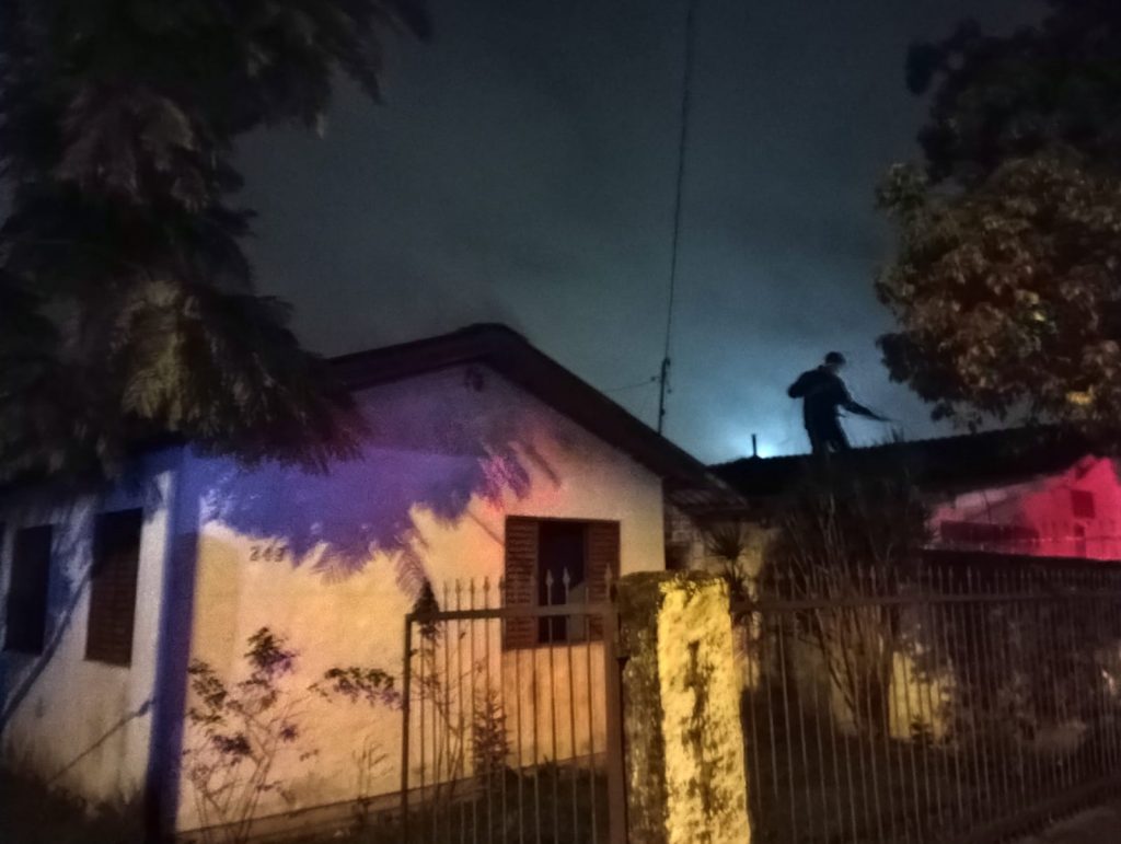 Incêndio é registrado na Rua Tônico Silva em Passo Fundo