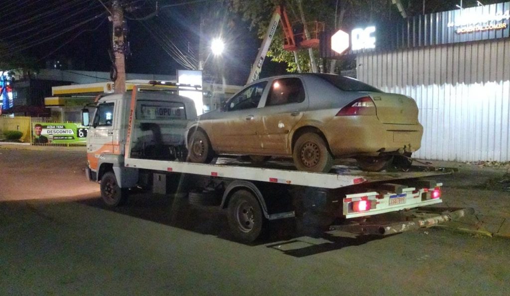 Homem é preso após tentar transpor barreira policial embriagado no Centro de Passo Fundo