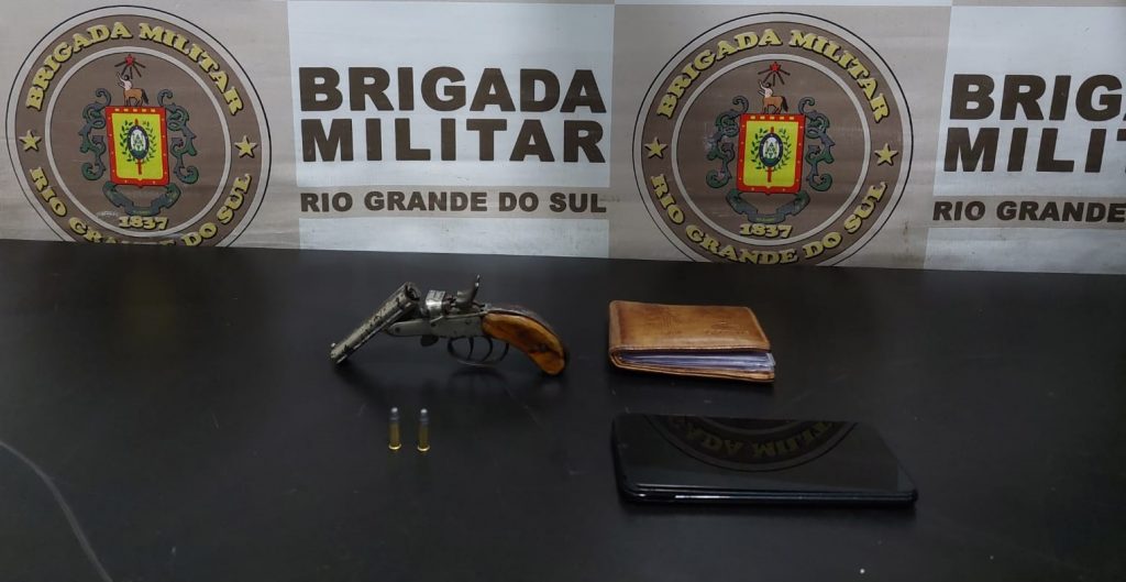 BM prende três indivíduos por disparo de arma de fogo e porte ilegal no Centro de Passo Fundo