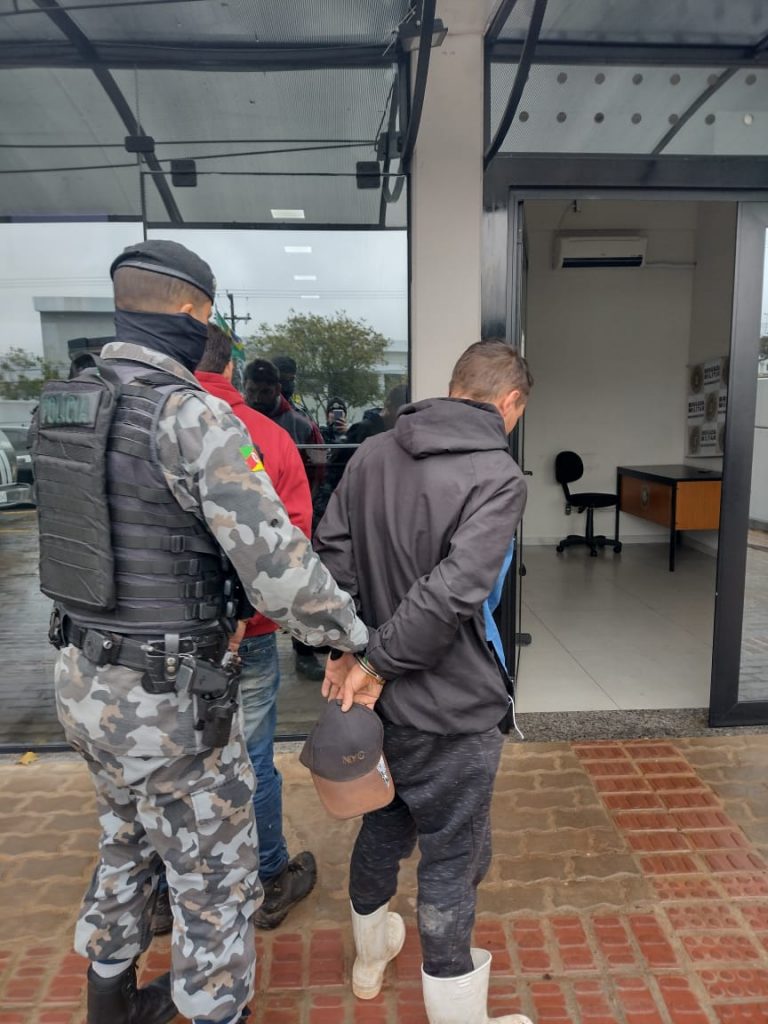 Bike Patrulha prende dupla por tentativa de furto de veículo no Centro de Passo Fundo
