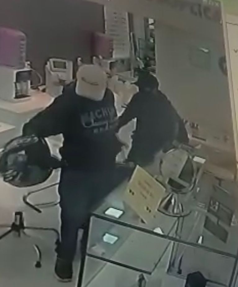 Bandidos armados assaltam joalheria no Centro de Passo Fundo