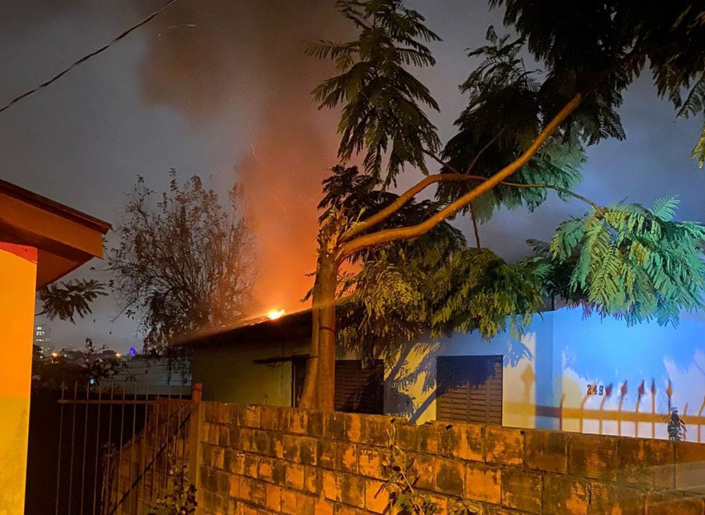 Incêndio é registrado na Rua Tônico Silva em Passo Fundo
