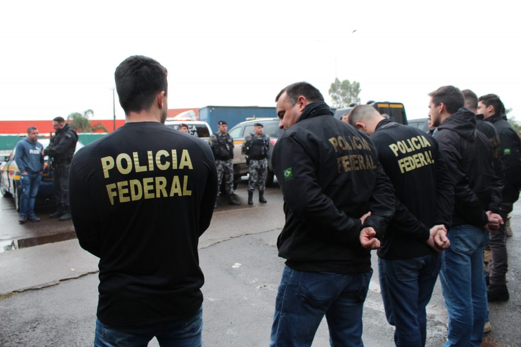 Policiais de Passo Fundo prestam homenagem a colegas mortos em serviço