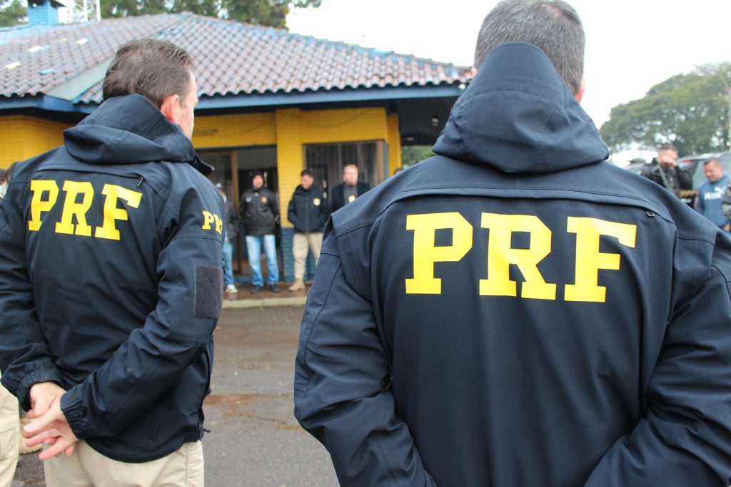 Policiais de Passo Fundo prestam homenagem a colegas mortos em serviço