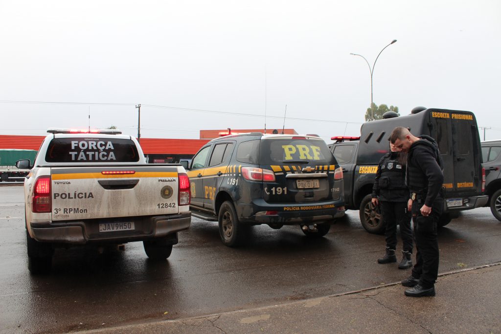 Policiais de Passo Fundo prestam homenagem a colegas mortos em serviço