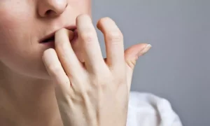 Pacientes que sofrem de ansiedade costumam comer de forma constante, avalia médico