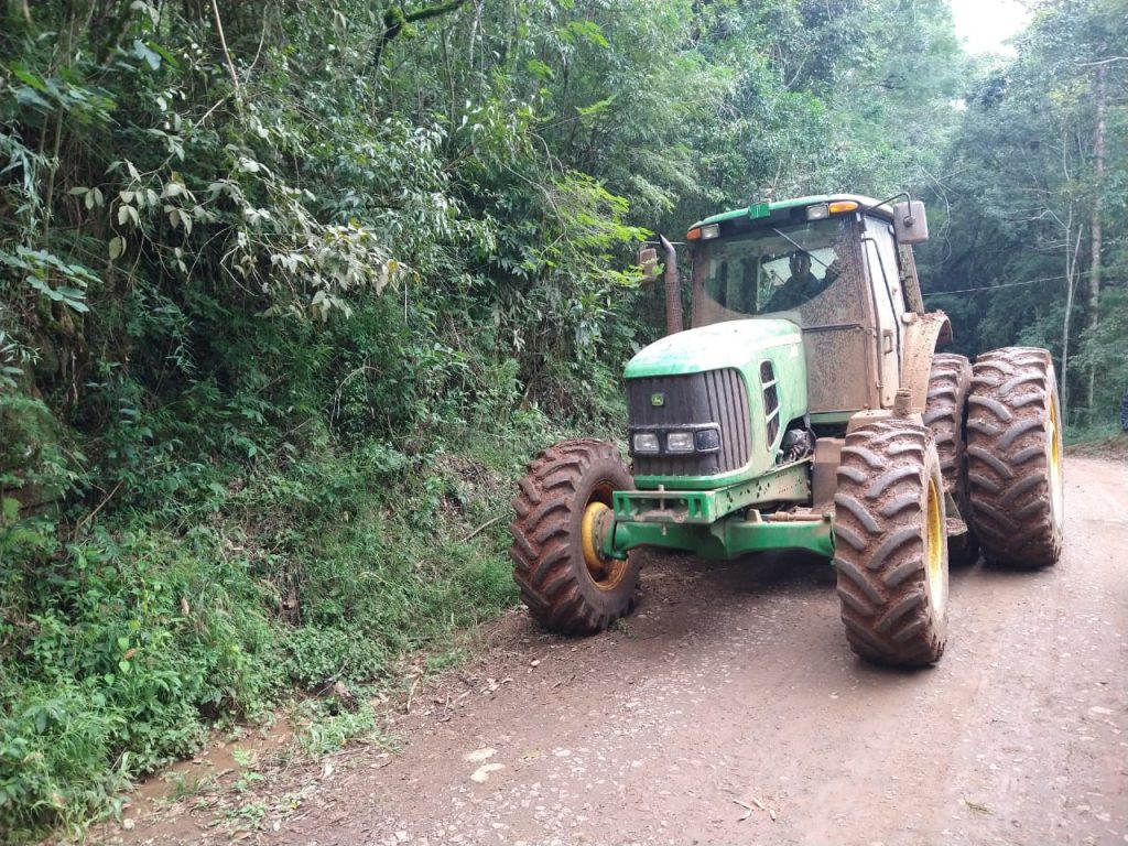 Trator de quase R$1 milhão furtado em Água Santa é recuperado em Jaguaretê