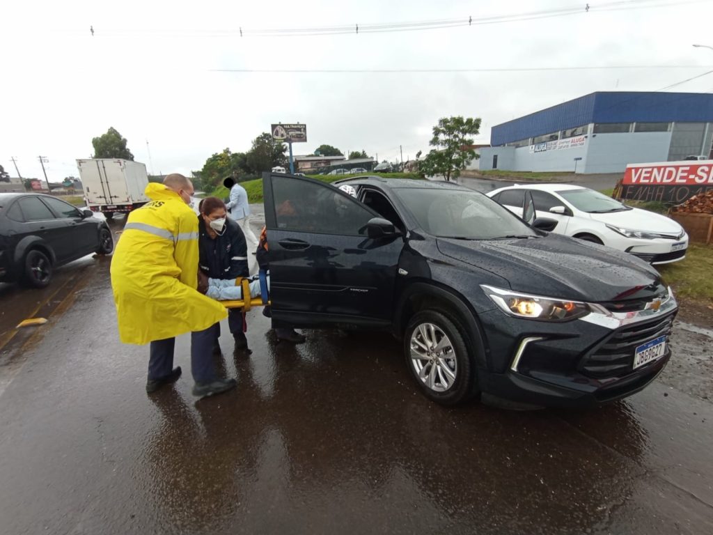 Colisão traseira resulta em duas pessoas feridas na ERS-324 em Passo Fundo