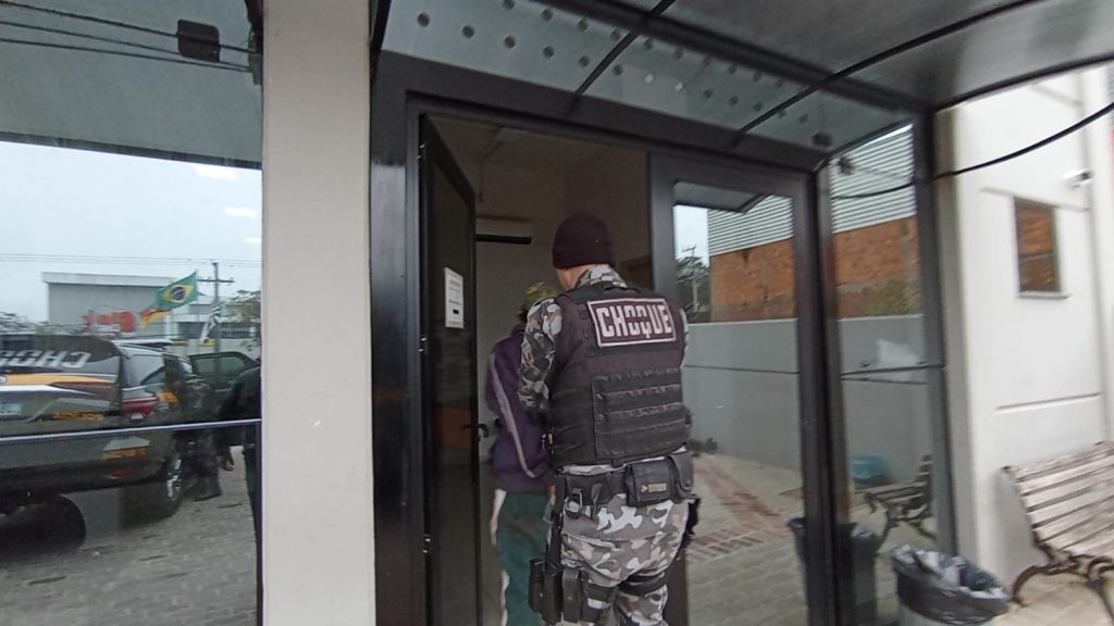 4 são presos em Passo Fundo com caminhonete roubada em sequestro no oeste catarinense