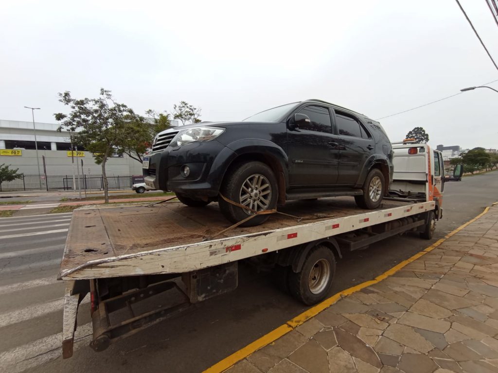 4 são presos em Passo Fundo com caminhonete roubada em sequestro no oeste catarinense