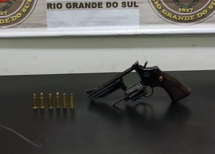 3º BPChq prende indivíduo por porte ilegal de arma de fogo no Bairro Integração