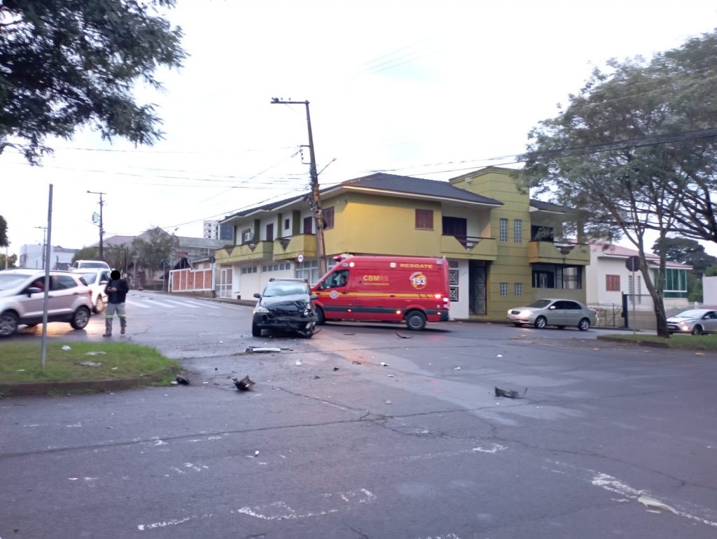 Colisão de veículos deixa um ferido na Vera Cruz
