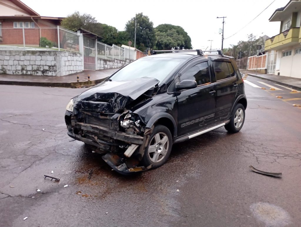 Colisão de veículos deixa um ferido na Vera Cruz