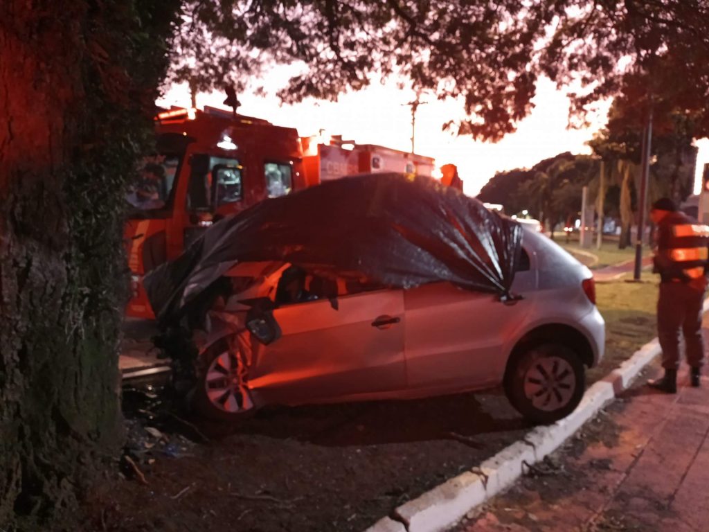 três jovens morreram em grave acidente registrado na Av. Brasil