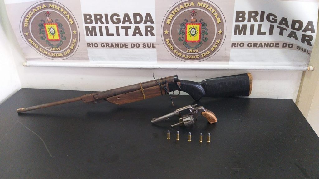 Menor é apreendido pela BM com revólver raspado e espingarda na Vila Ipiranga