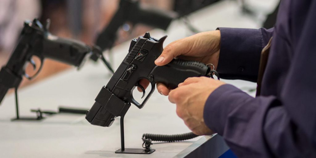 Avaliação psicológica para comprar armas é criteriosa e estabelecida pela Polícia Federal
