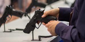 Avaliação psicológica para comprar armas é criteriosa e estabelecida pela Polícia Federal
