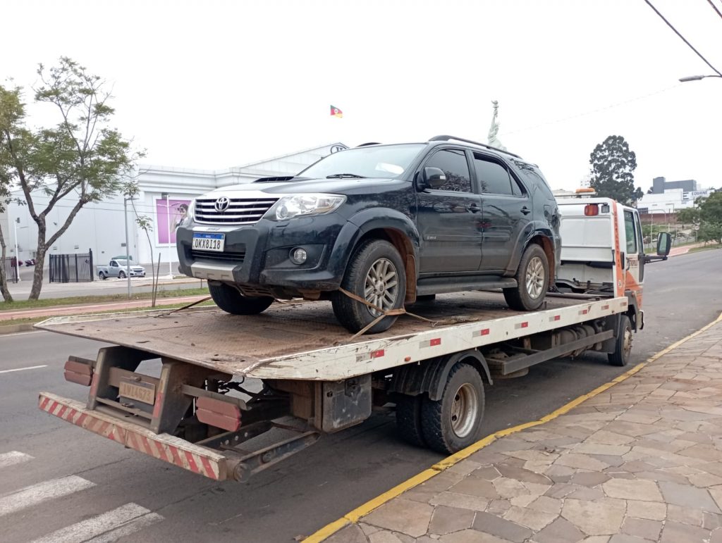 4 são presos em Passo Fundo com caminhonete roubada em sequestro no oeste catarinense