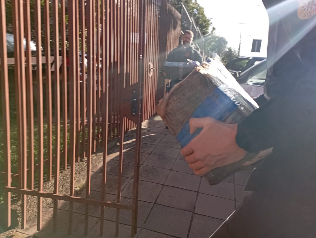 URGENTE: polícia prende homem e apreende grande quantidade de droga chegando em Passo Fundo