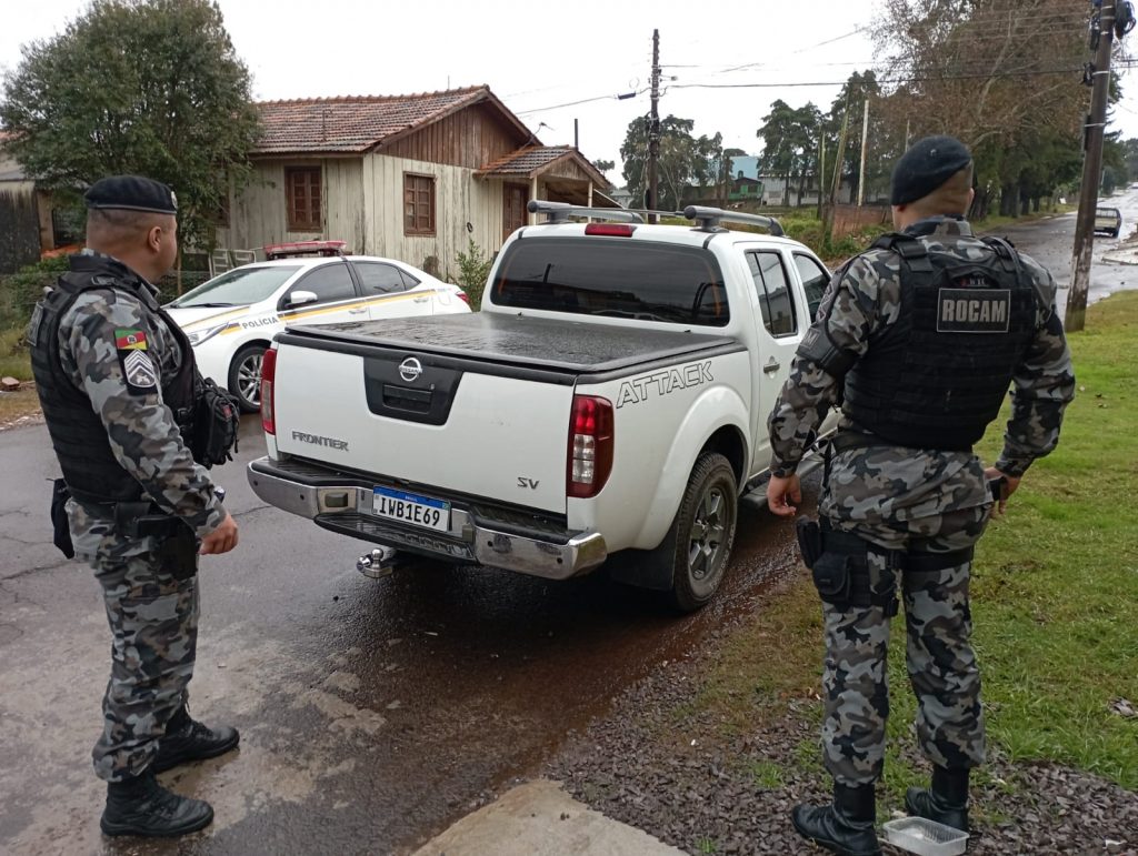 Caminhonete roubada durante a madrugada é recuperada e dois menores de idade são apreendidos em Passo Fundo