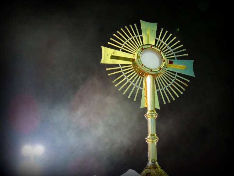 Corpus Christi: supermercados abrem normalmente e catedral realiza tradicional procissão