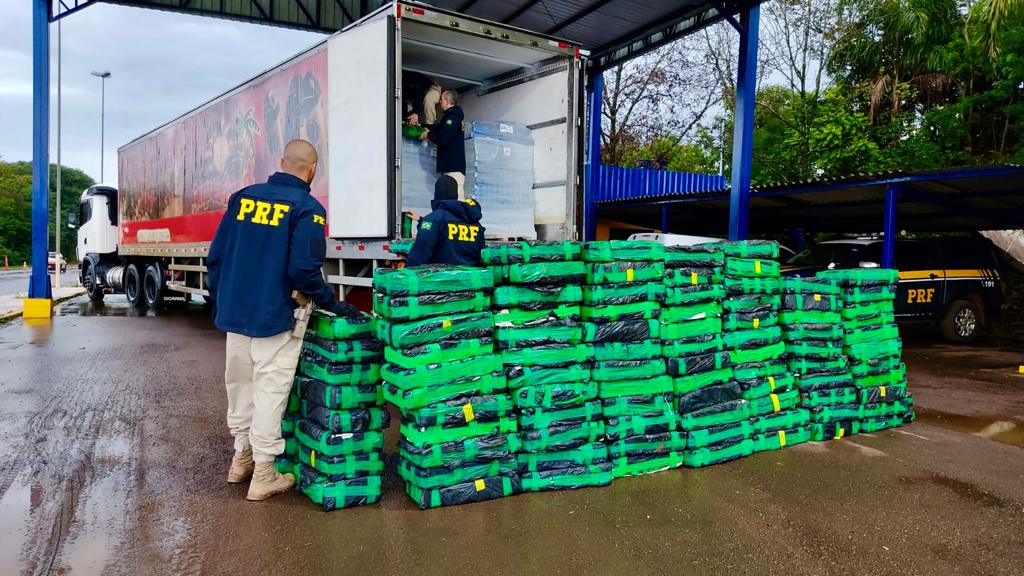 PRF prende traficante com mais de 1 tonelada de maconha escondida em caminhão