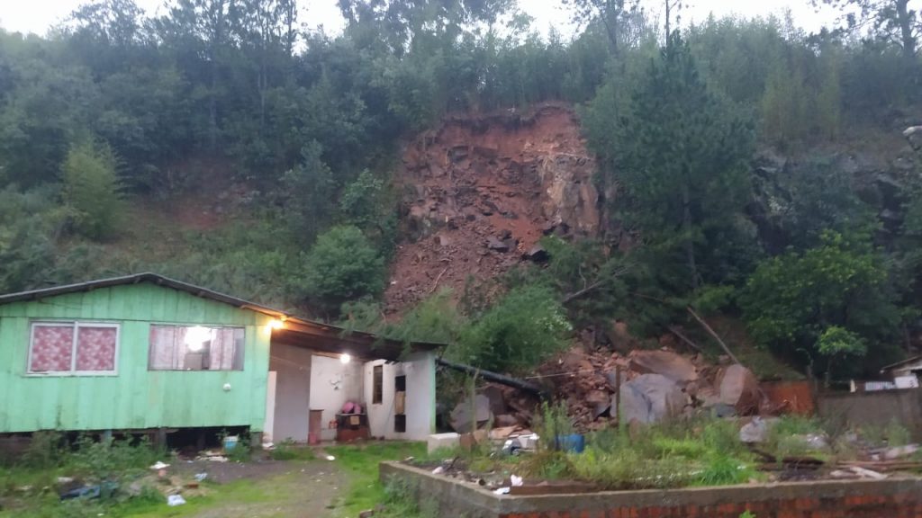 Força Tarefa da prefeitura de Passo Fundo está trabalhando para minimizar impactos da chuva