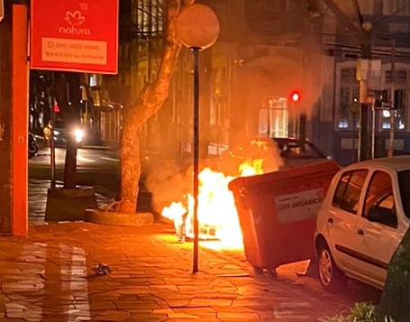 Brigada Militar prende marginal incendiando contêineres de lixo na Avenida Brasil