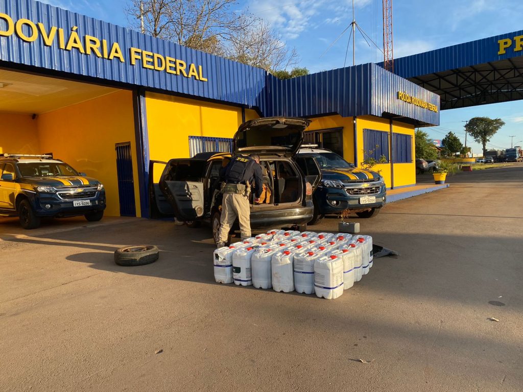 PRF prende homens com mais de meia tonelada de agrotóxicos ilegais, em Sarandi