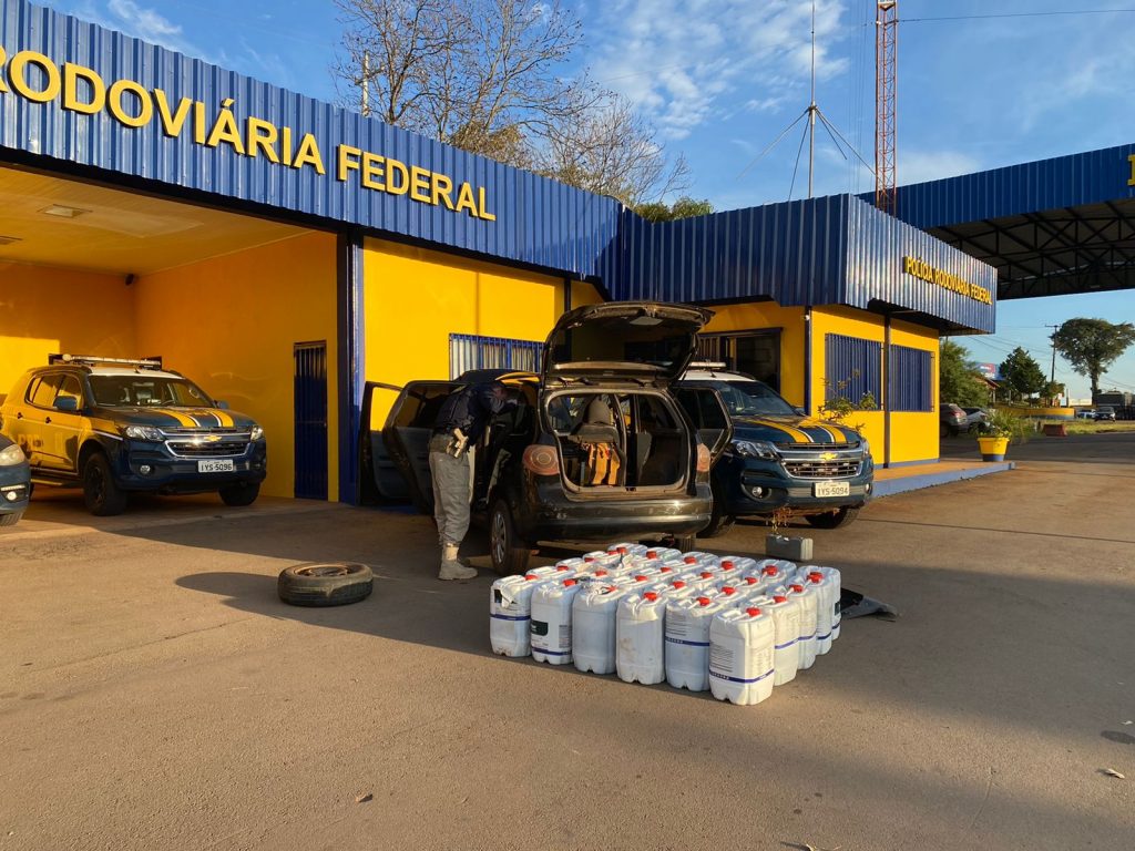 PRF prende homens com mais de meia tonelada de agrotóxicos ilegais, em Sarandi